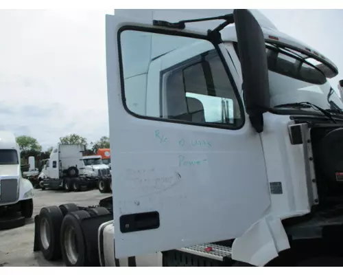 VOLVO VNL DOOR ASSEMBLY, FRONT