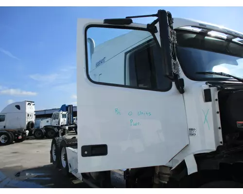 VOLVO VNL DOOR ASSEMBLY, FRONT