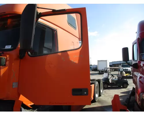 VOLVO VNL DOOR ASSEMBLY, FRONT