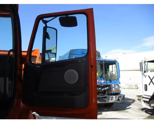 VOLVO VNL DOOR ASSEMBLY, FRONT