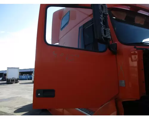 VOLVO VNL DOOR ASSEMBLY, FRONT