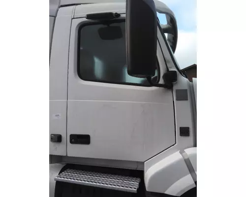 VOLVO VNL DOOR ASSEMBLY, FRONT