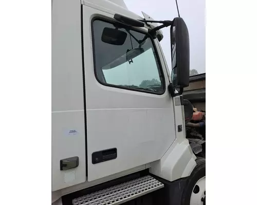 VOLVO VNL DOOR ASSEMBLY, FRONT