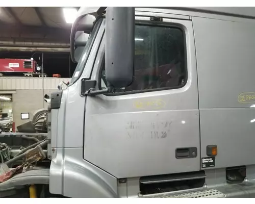 VOLVO VNL DOOR ASSEMBLY, FRONT