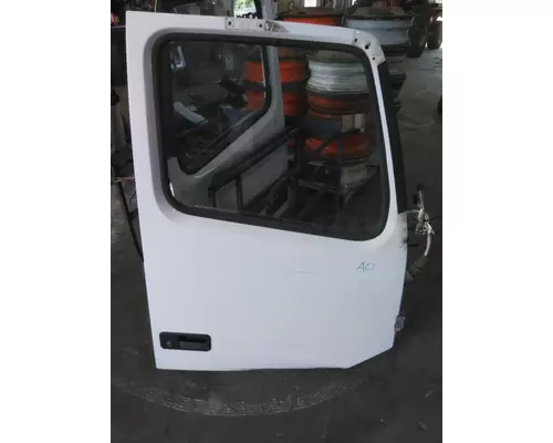 VOLVO VNL DOOR ASSEMBLY, FRONT