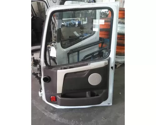 VOLVO VNL DOOR ASSEMBLY, FRONT