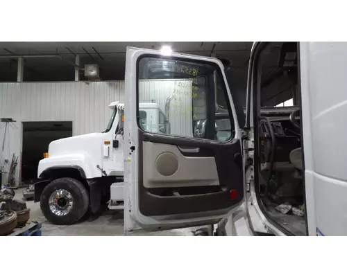 VOLVO VNL DOOR ASSEMBLY, FRONT