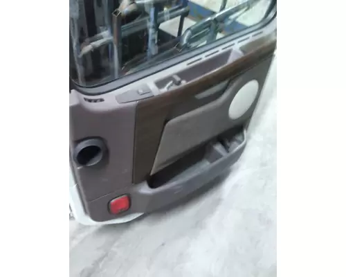 VOLVO VNL DOOR ASSEMBLY, FRONT