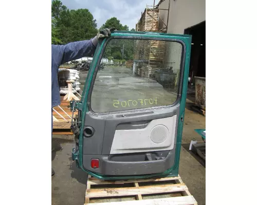 VOLVO VNL DOOR ASSEMBLY, FRONT