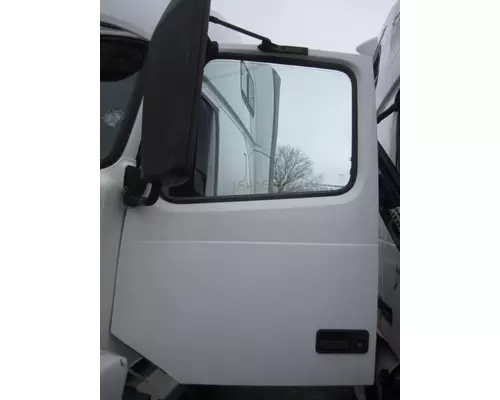 VOLVO VNL DOOR ASSEMBLY, FRONT