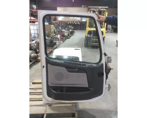 VOLVO VNL DOOR ASSEMBLY, FRONT