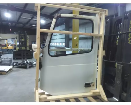 VOLVO VNL DOOR ASSEMBLY, FRONT