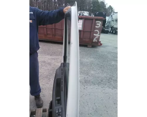 VOLVO VNL DOOR ASSEMBLY, FRONT