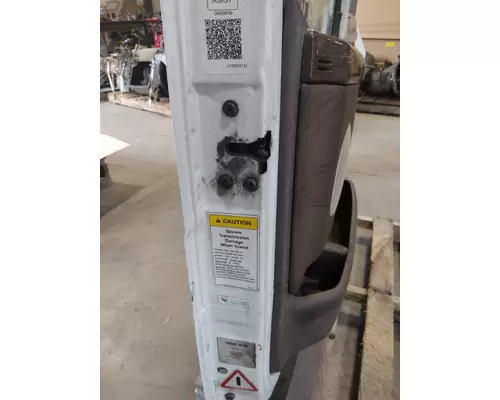 VOLVO VNL DOOR ASSEMBLY, FRONT