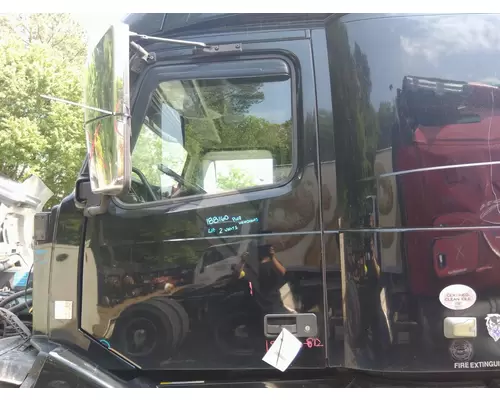 VOLVO VNL DOOR ASSEMBLY, FRONT