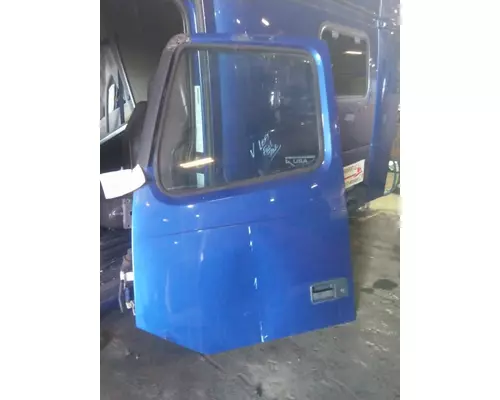 VOLVO VNL DOOR ASSEMBLY, FRONT