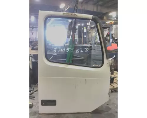 VOLVO VNL DOOR ASSEMBLY, FRONT