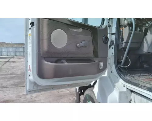 VOLVO VNL DOOR ASSEMBLY, FRONT