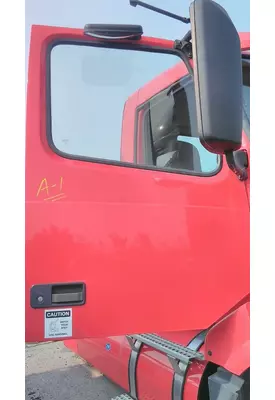 VOLVO VNL DOOR ASSEMBLY, FRONT