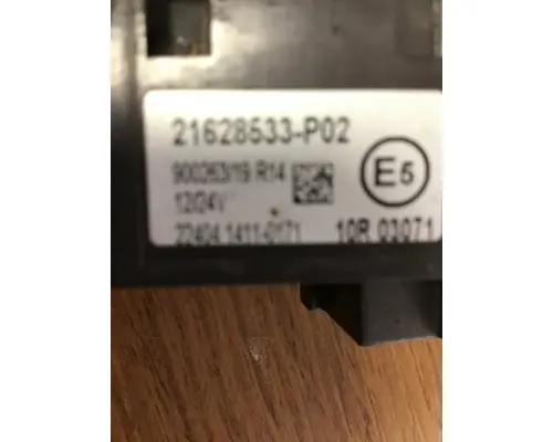 VOLVO VNL DOOR ELECTRICAL SWITCH