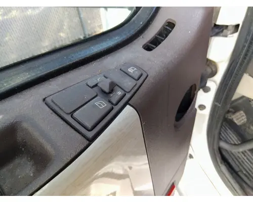 VOLVO VNL DOOR ELECTRICAL SWITCH