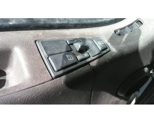 VOLVO VNL DOOR ELECTRICAL SWITCH