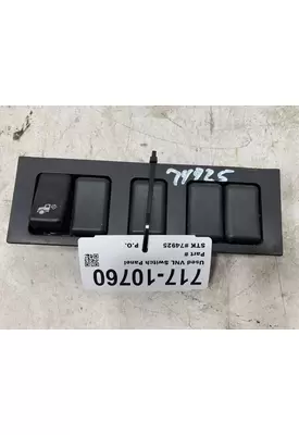 VOLVO VNL Dash / Console Switch