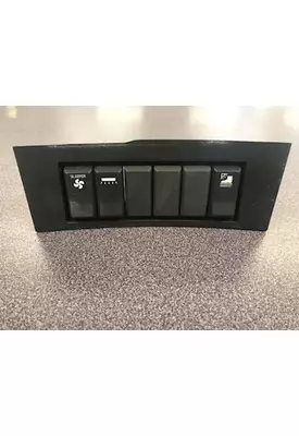 VOLVO VNL Dash/Console Switch