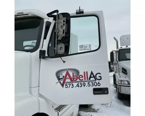 VOLVO VNL Door Assembly, Front