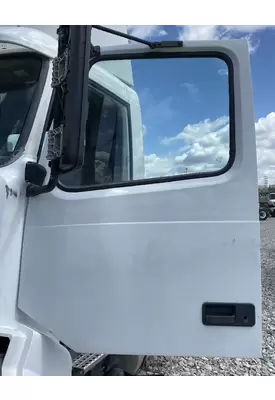 VOLVO VNL Door Assembly, Front