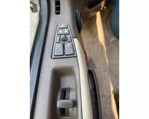 VOLVO VNL Door Assembly, Front