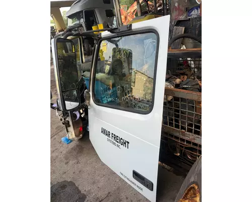 VOLVO VNL Door Assembly, Front