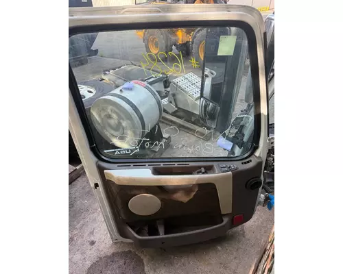 VOLVO VNL Door Assembly, Front