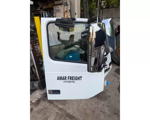 VOLVO VNL Door Assembly, Front