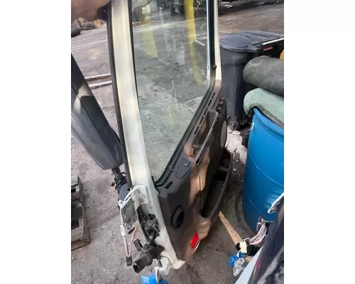 VOLVO VNL Door Assembly, Front
