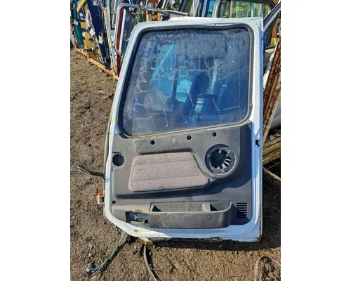 VOLVO VNL Door Assembly, Front