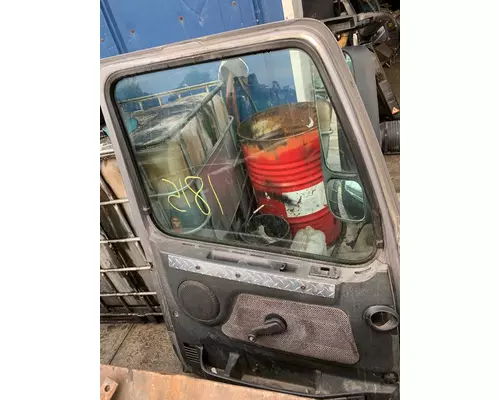 VOLVO VNL Door Assembly, Front