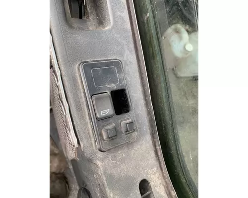 VOLVO VNL Door Assembly, Front