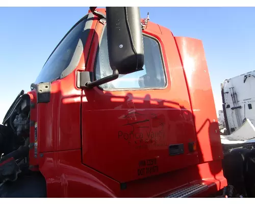 VOLVO VNL Door Assembly, Front