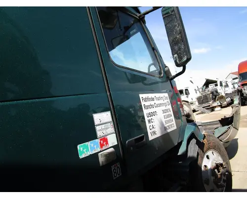 VOLVO VNL Door Assembly, Front