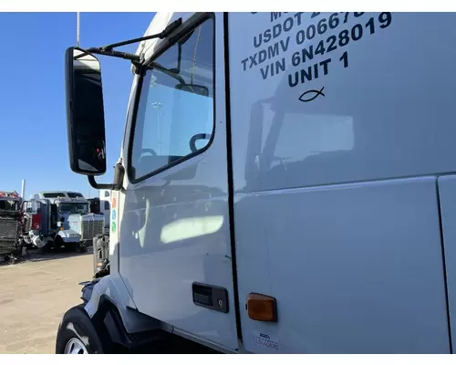 VOLVO VNL Door Assembly, Front