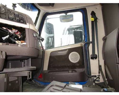 VOLVO VNL Door Assembly, Front