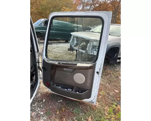 VOLVO VNL Door Assembly, Front