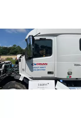 VOLVO VNL Door Assembly, Front