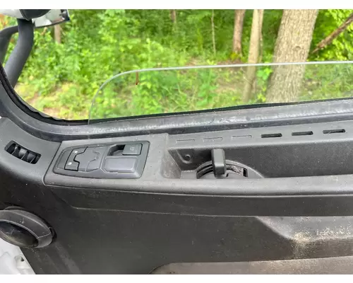 VOLVO VNL Door Assembly, Front