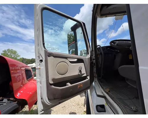 VOLVO VNL Door Assembly, Front