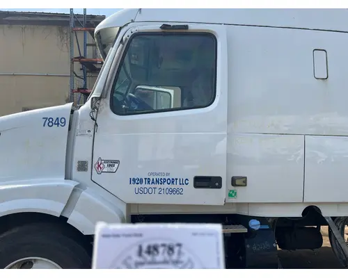 VOLVO VNL Door Assembly, Front