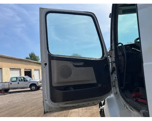 VOLVO VNL Door Assembly, Front