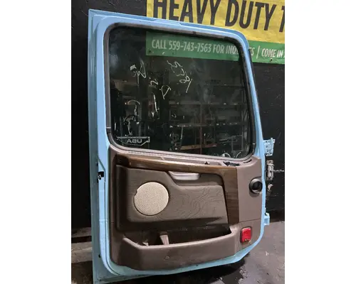 VOLVO VNL Door Assembly, Front