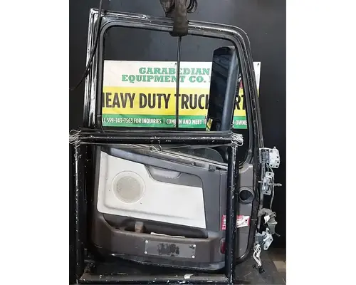 VOLVO VNL Door Assembly, Front